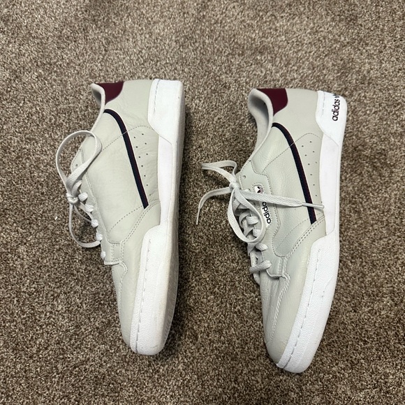 Adidas - Picture 3 of 6